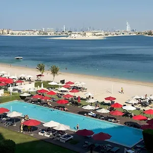 Spacious Beachfront 2 Bedroom - The 8 دبي